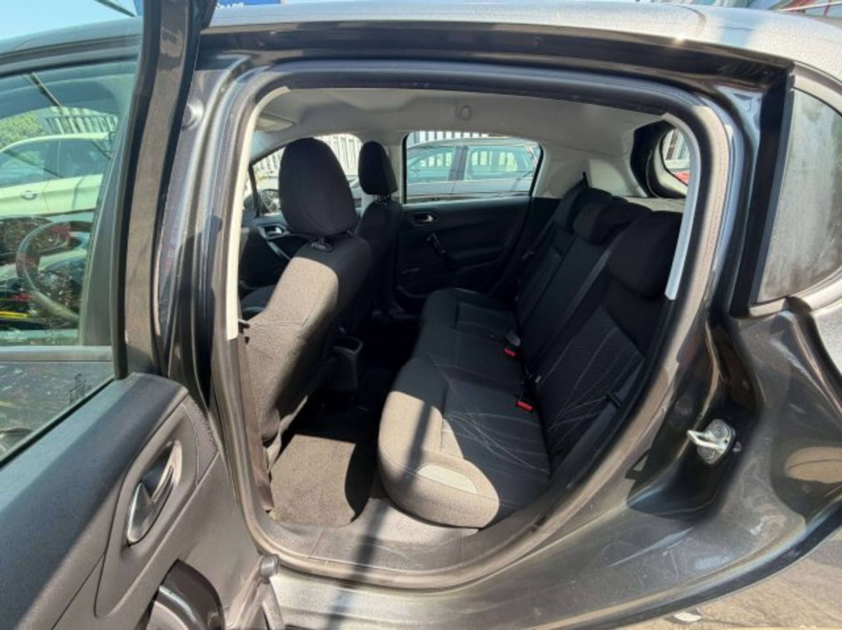 Peugeot 208 1.2 puretech Active s&s 75cv (9)