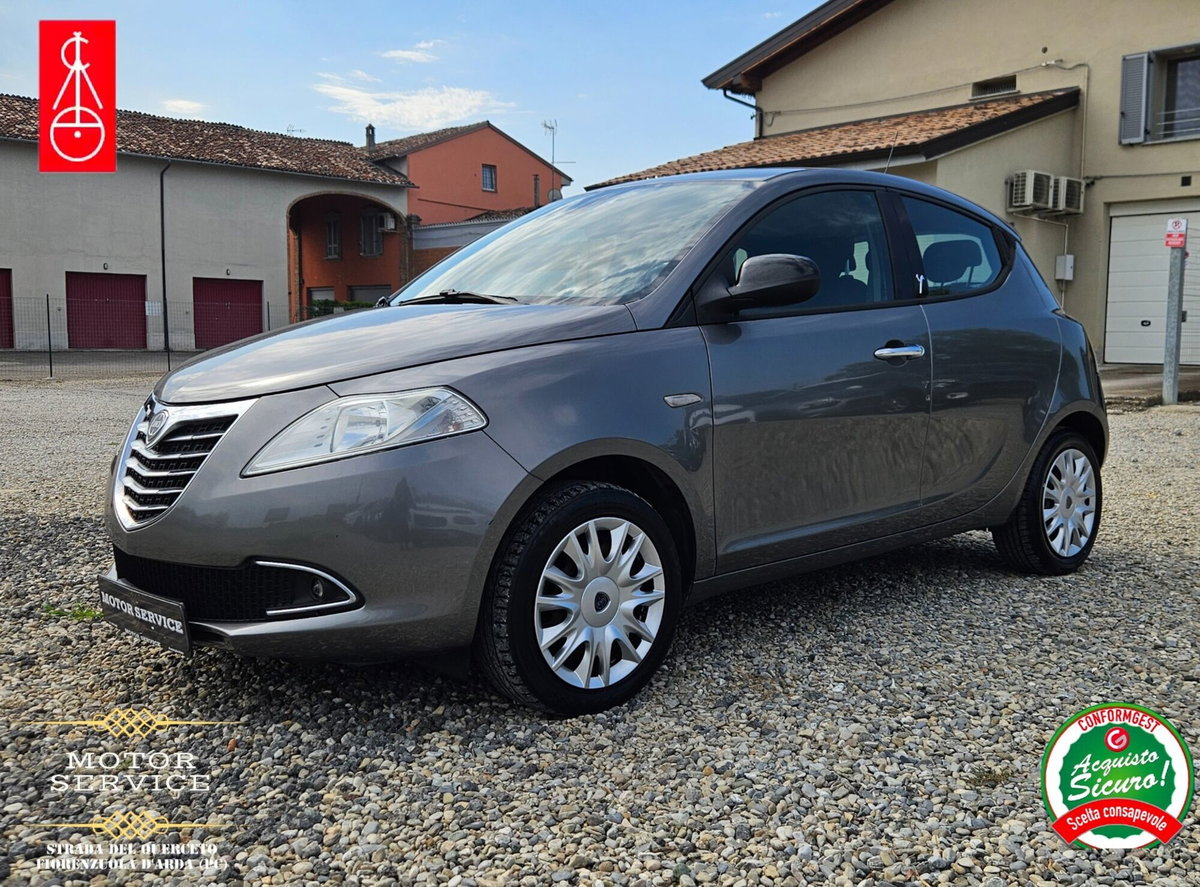 Lancia Ypsilon 1.2 69 CV 5 porte Gold (2)