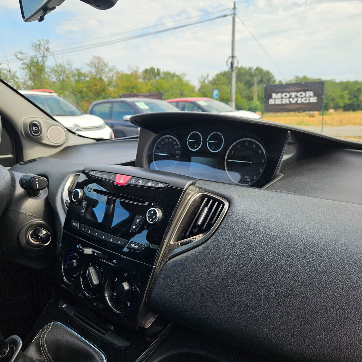 Lancia Ypsilon 1.2 69 CV 5 porte Gold (6)