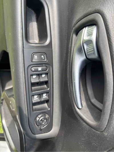 Jeep Renegade 2.0 Mjt 140CV 4WD Active Drive Limited (8)