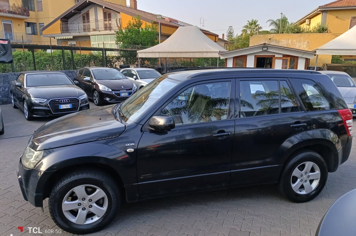 Suzuki Grand Vitara 1.9 DDiS 5 porte (4)