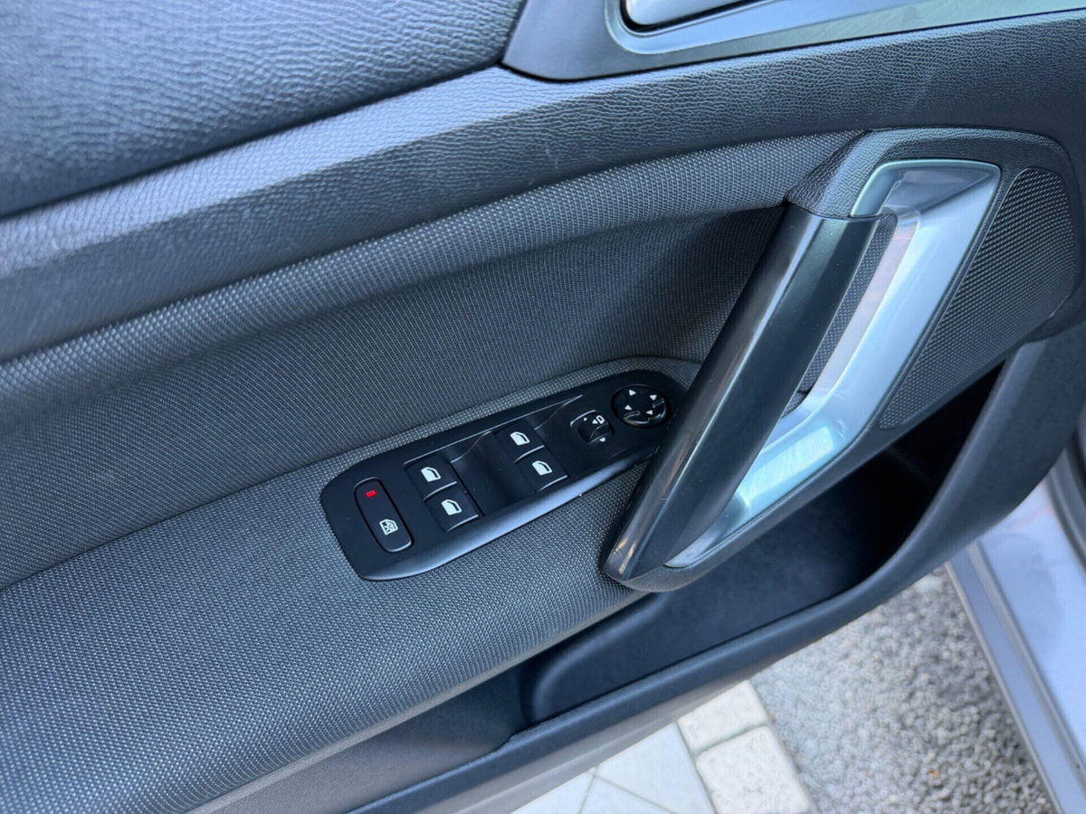 Peugeot 308 SW BlueHDi 130 S&S GT (13)