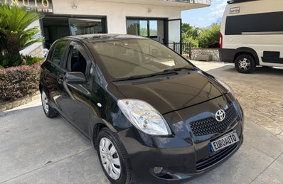 Toyota Yaris 1.D-4D 5 porte (3)