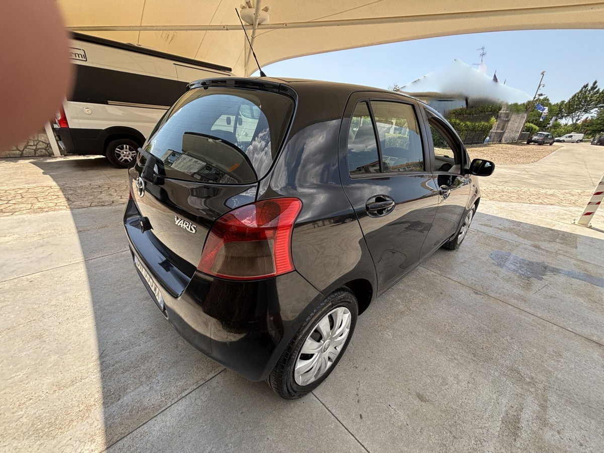 Toyota Yaris 1.D-4D 5 porte (5)