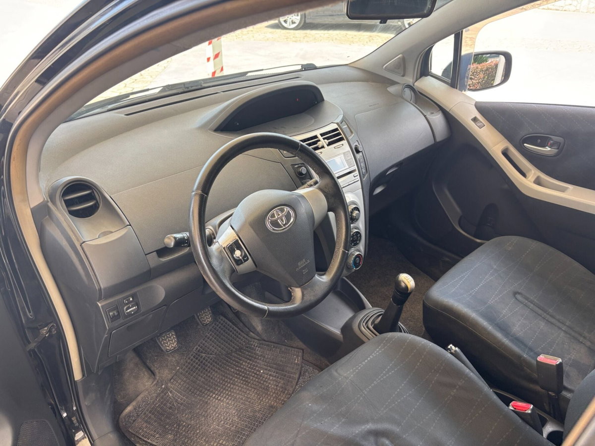 Toyota Yaris 1.D-4D 5 porte (6)