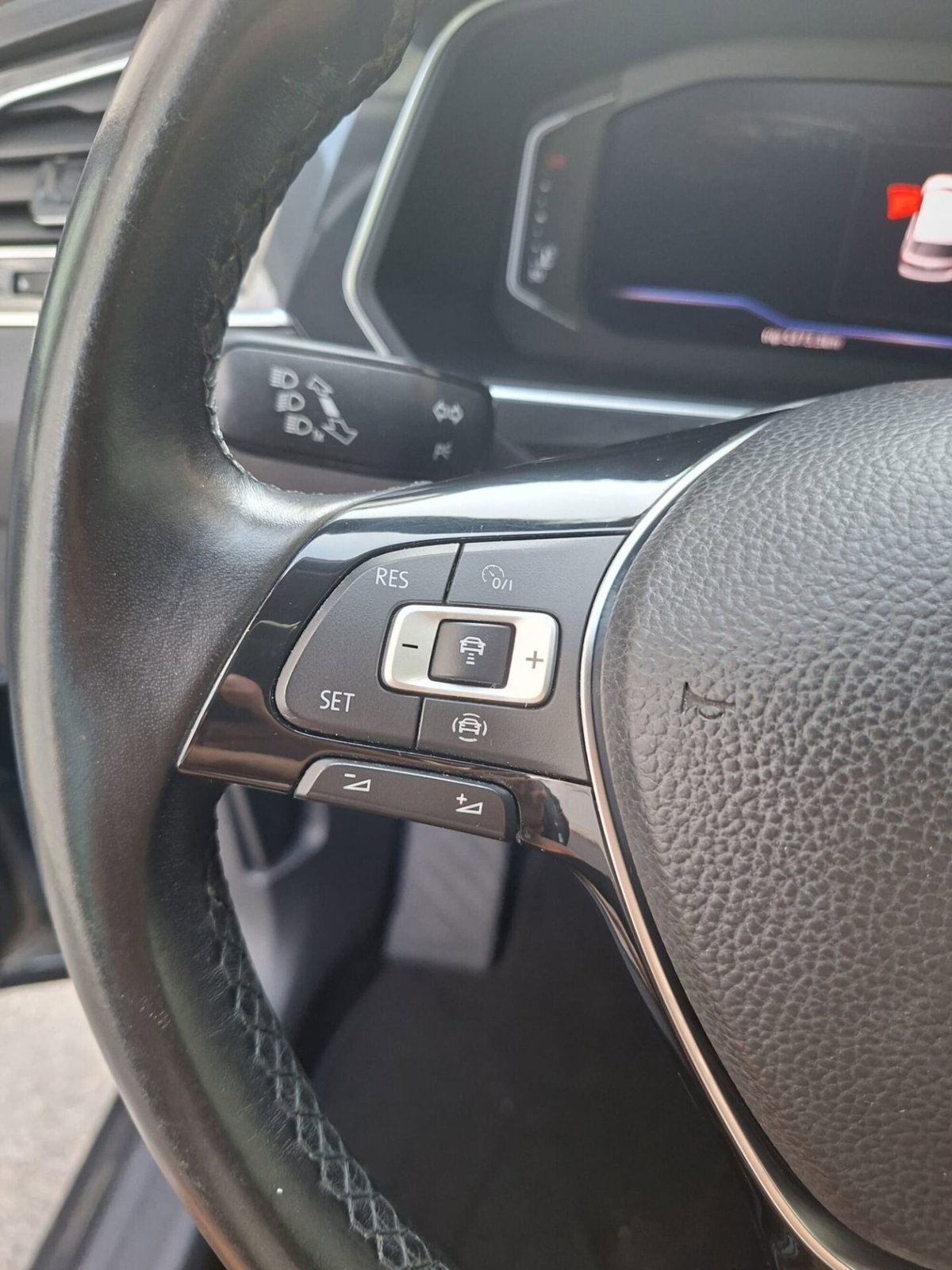 Volkswagen Tiguan 1.6 TDI SCR Business BlueMotion Technology (20)
