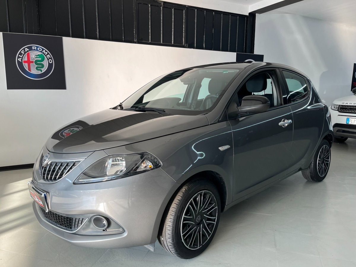 Lancia Ypsilon 1.0 FireFly 5 porte S&S Hybrid Alberta Ferretti (2)