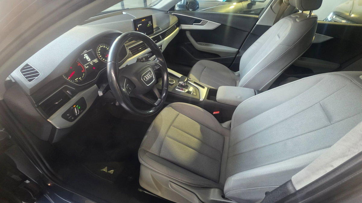 Audi A4 Avant 2.0 TDI 190 CV ultra S tronic Sport (16)