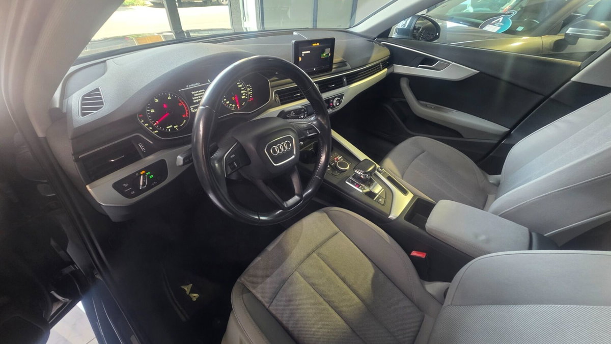 Audi A4 Avant 2.0 TDI 190 CV ultra S tronic Sport (17)
