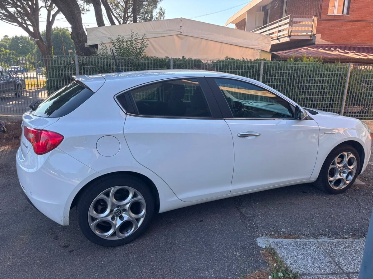 Alfa Romeo Giulietta 1.6 JTDm Super 120cv (9)
