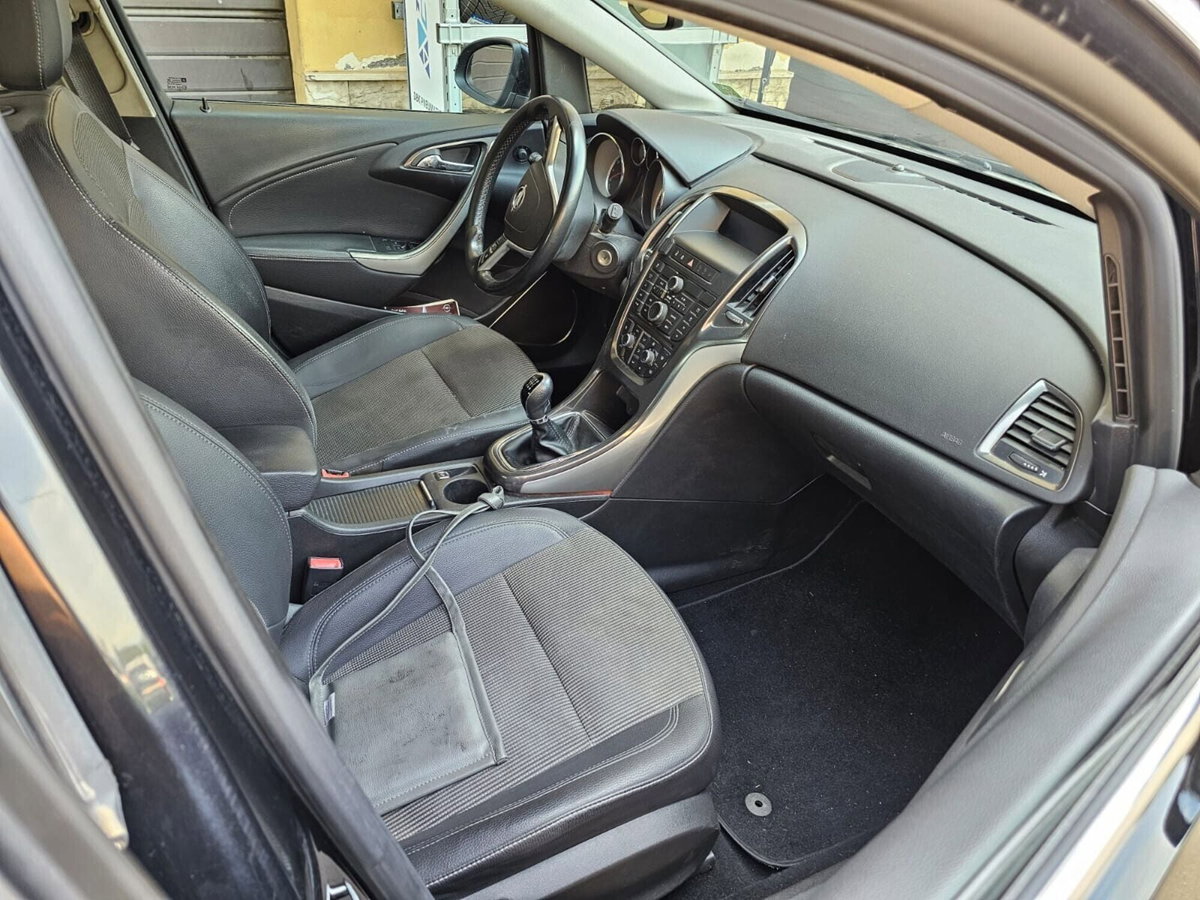 Opel Astra 1.4 Turbo 140CV 5 porte Cosmo (6)