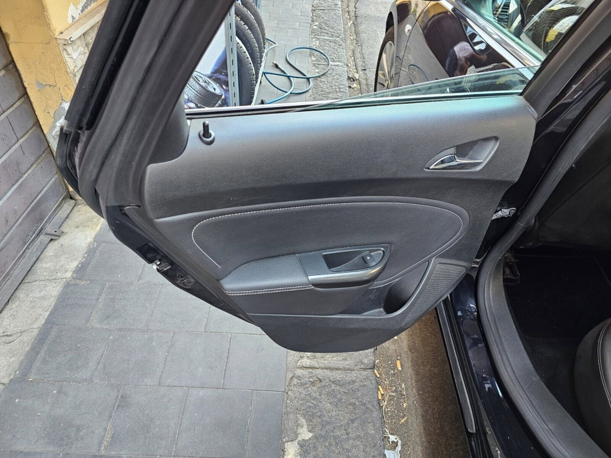 Opel Astra 1.4 Turbo 140CV 5 porte Cosmo (8)