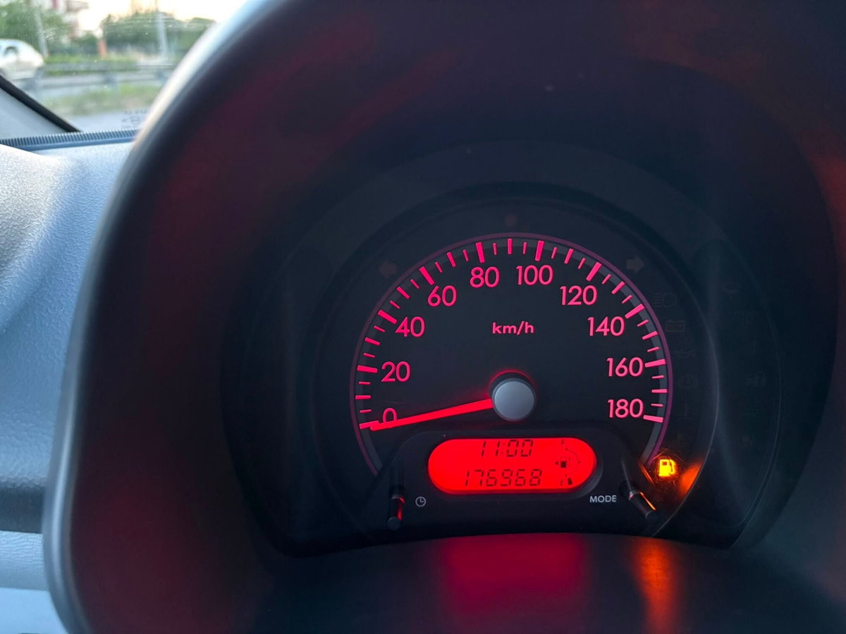 Suzuki Alto 1.0 VVT GLX (11)