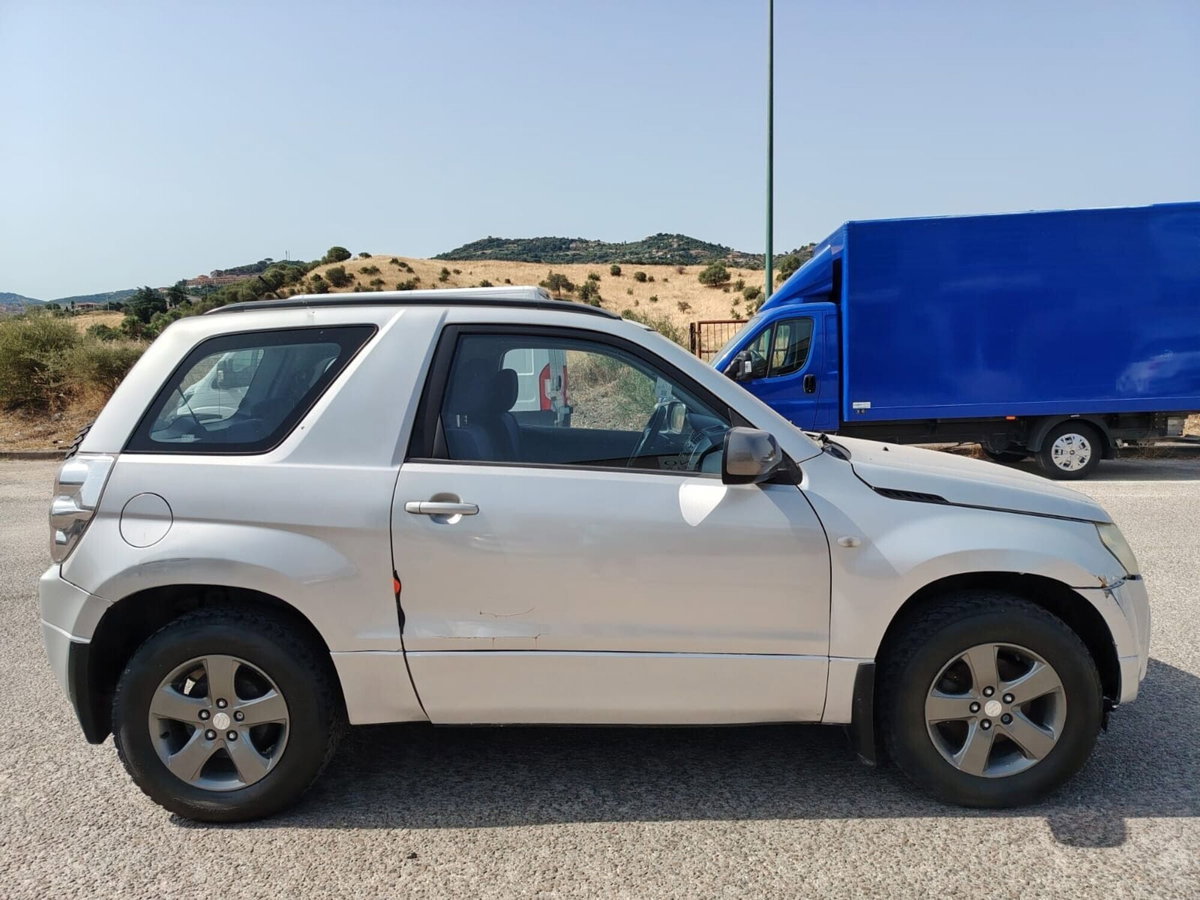 Suzuki Grand Vitara 1.9 DDiS 3 porte Offroad (2)