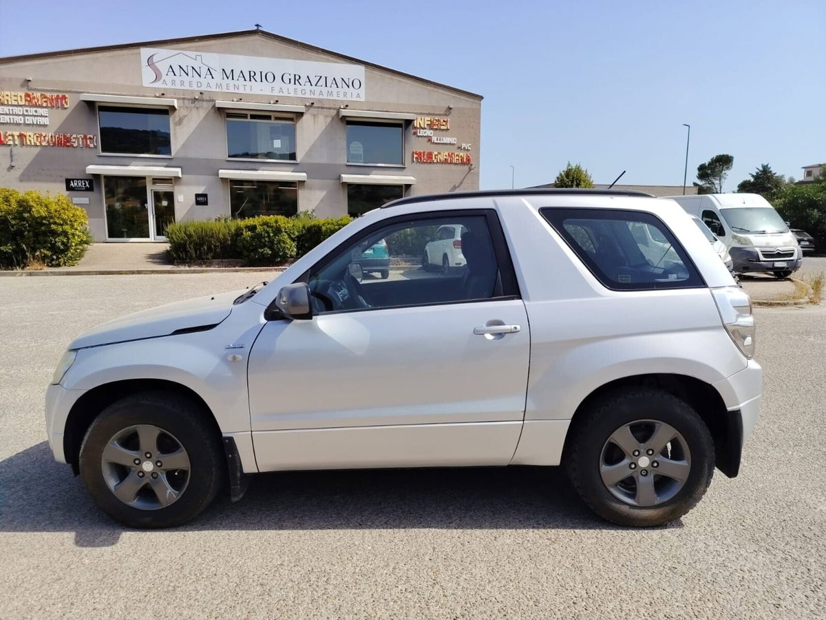 Suzuki Grand Vitara 1.9 DDiS 3 porte Offroad (9)