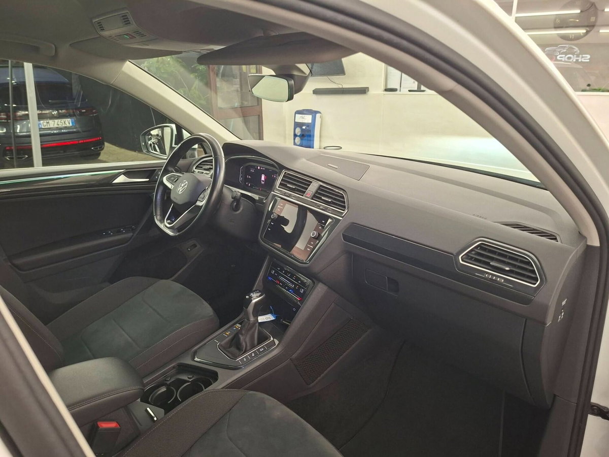 Volkswagen Tiguan 2.0 TDI 150 CV SCR DSG 4MOTION Elegance (15)