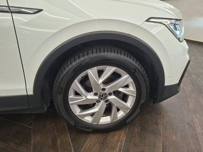 Volkswagen Tiguan 2.0 TDI 150 CV SCR DSG 4MOTION Elegance (17)