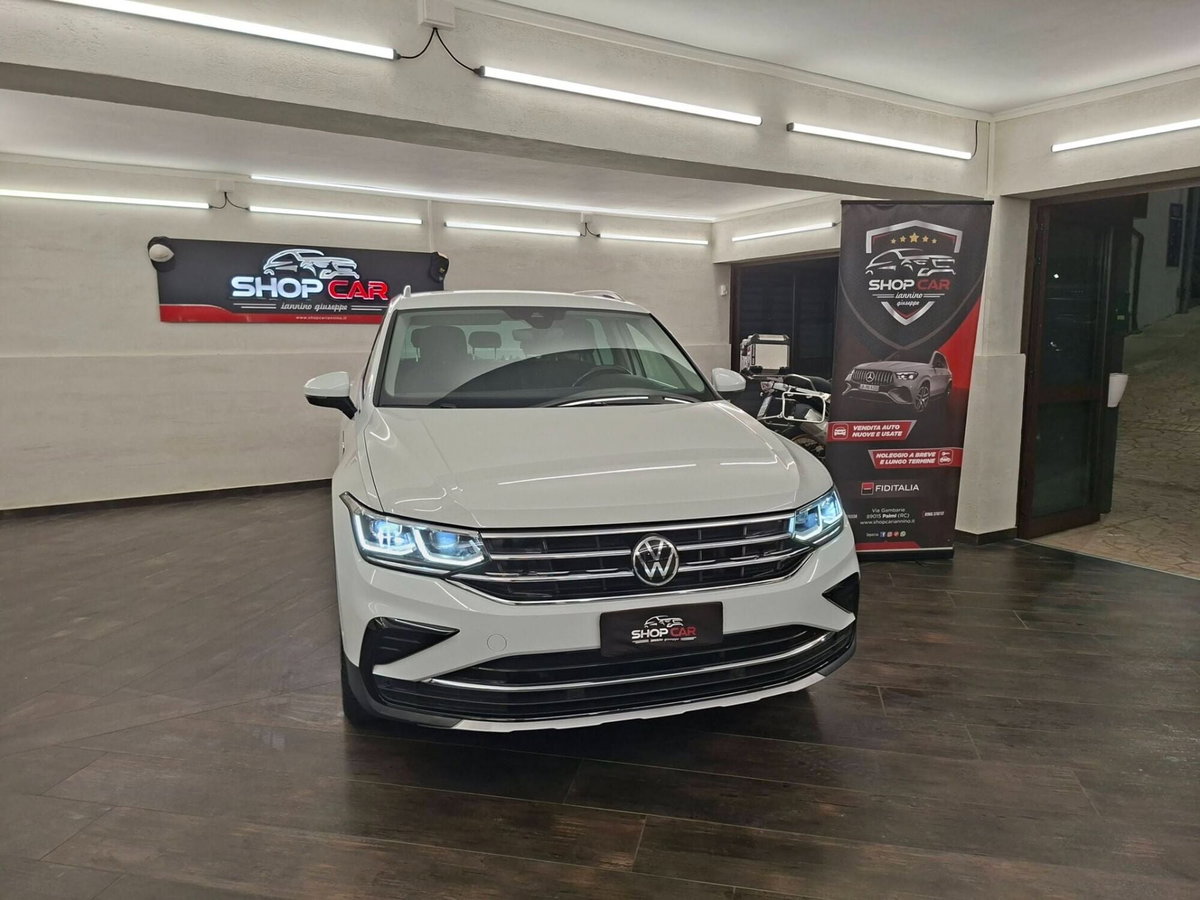 Volkswagen Tiguan 2.0 TDI 150 CV SCR DSG 4MOTION Elegance (18)