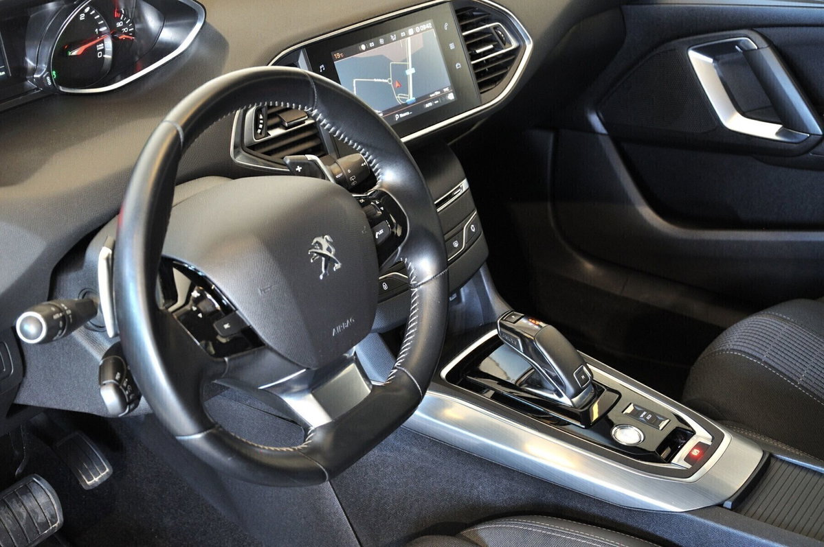 Peugeot 308 SW BlueHDi 130 S&S EAT8 Allure Pack (12)