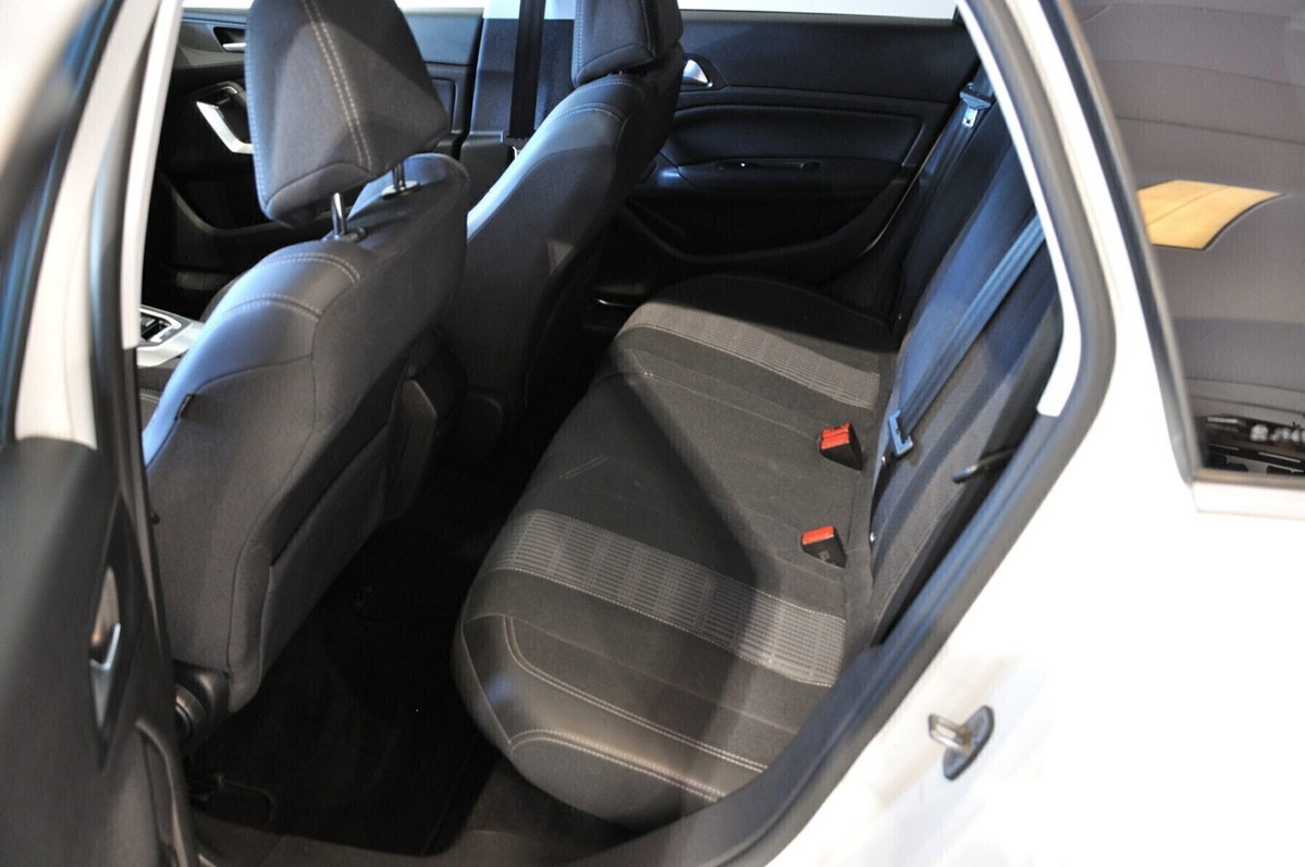 Peugeot 308 SW BlueHDi 130 S&S EAT8 Allure Pack (14)
