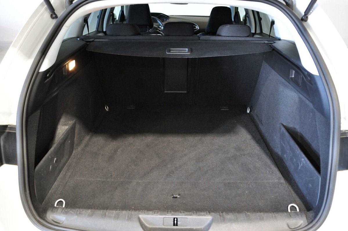 Peugeot 308 SW BlueHDi 130 S&S EAT8 Allure Pack (15)