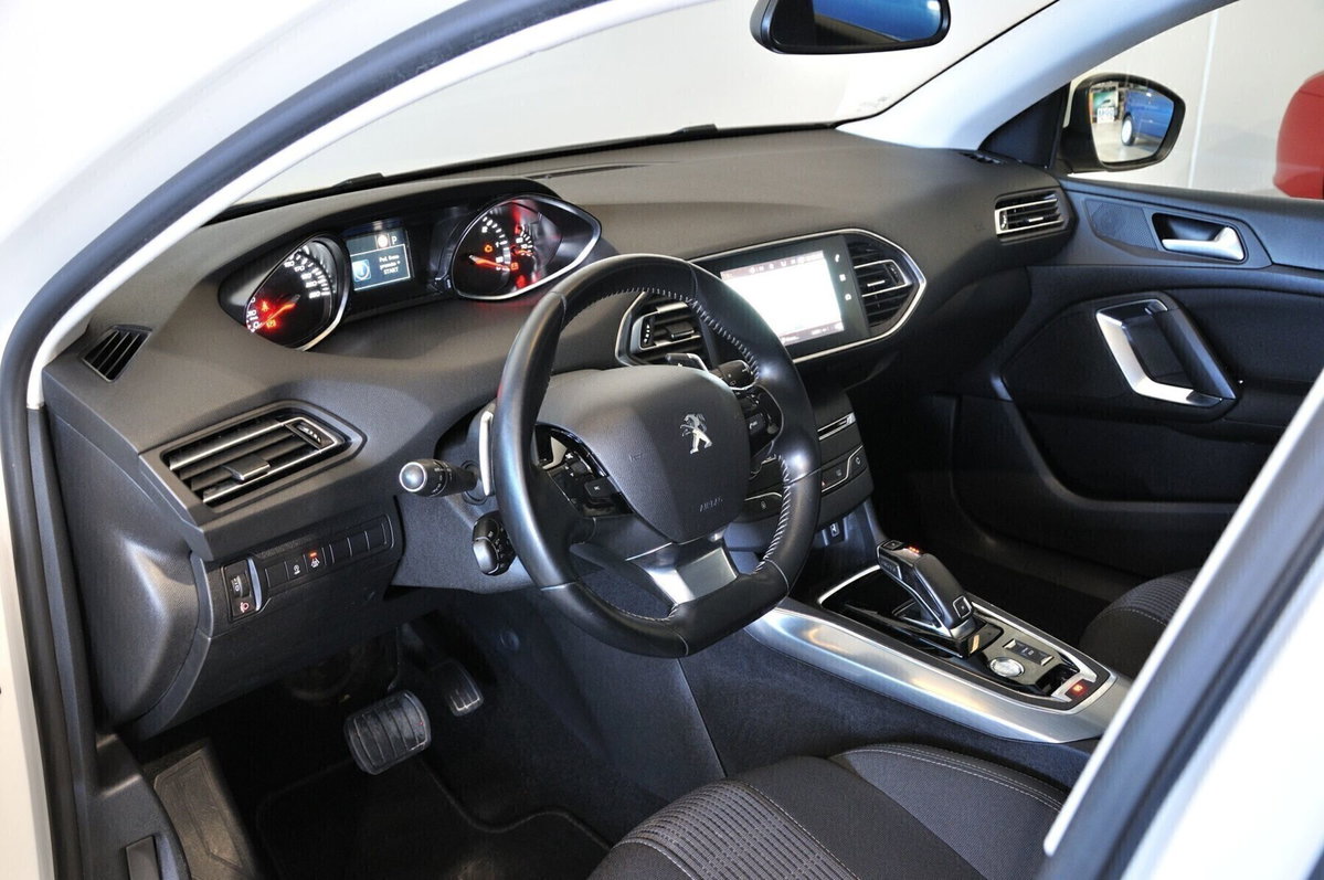 Peugeot 308 SW BlueHDi 130 S&S EAT8 Allure Pack (18)
