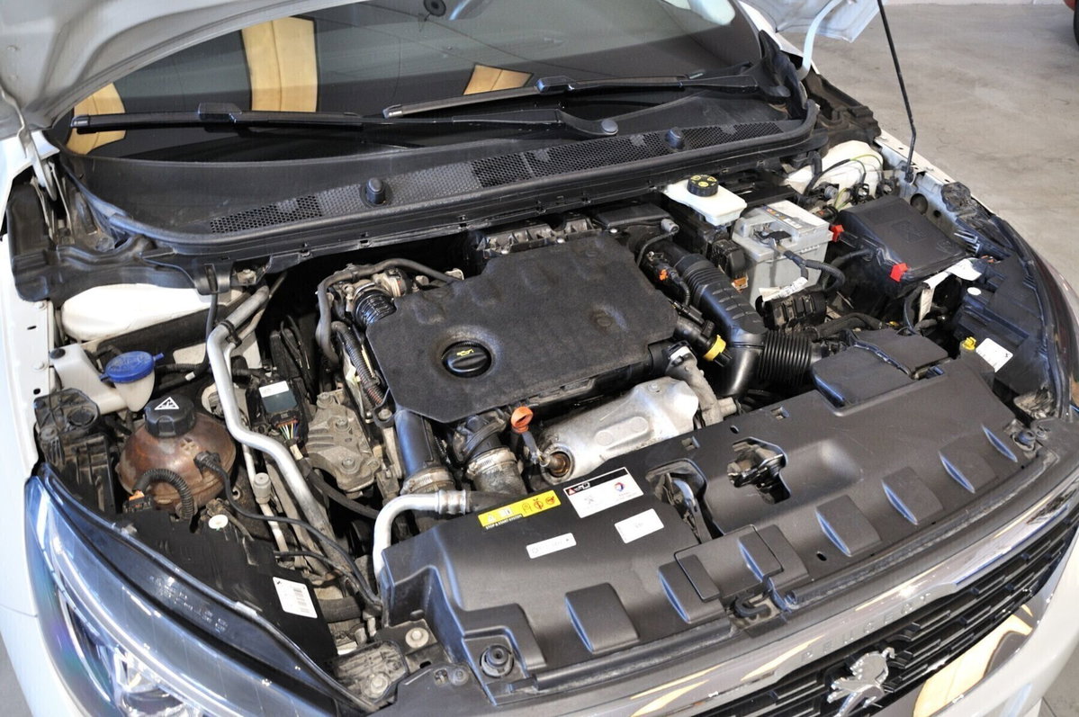 Peugeot 308 SW BlueHDi 130 S&S EAT8 Allure Pack (9)