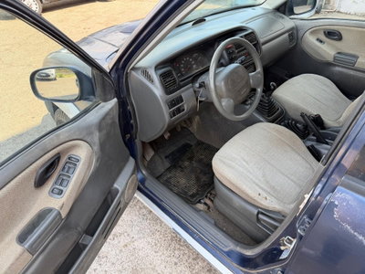 Suzuki Grand Vitara TDI S.W. Autocarro (6)