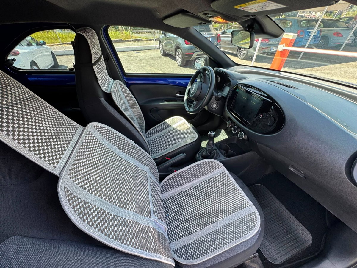 Toyota Aygo X 1.0 VVT-i 72 CV 5 porte Limited Air (11)