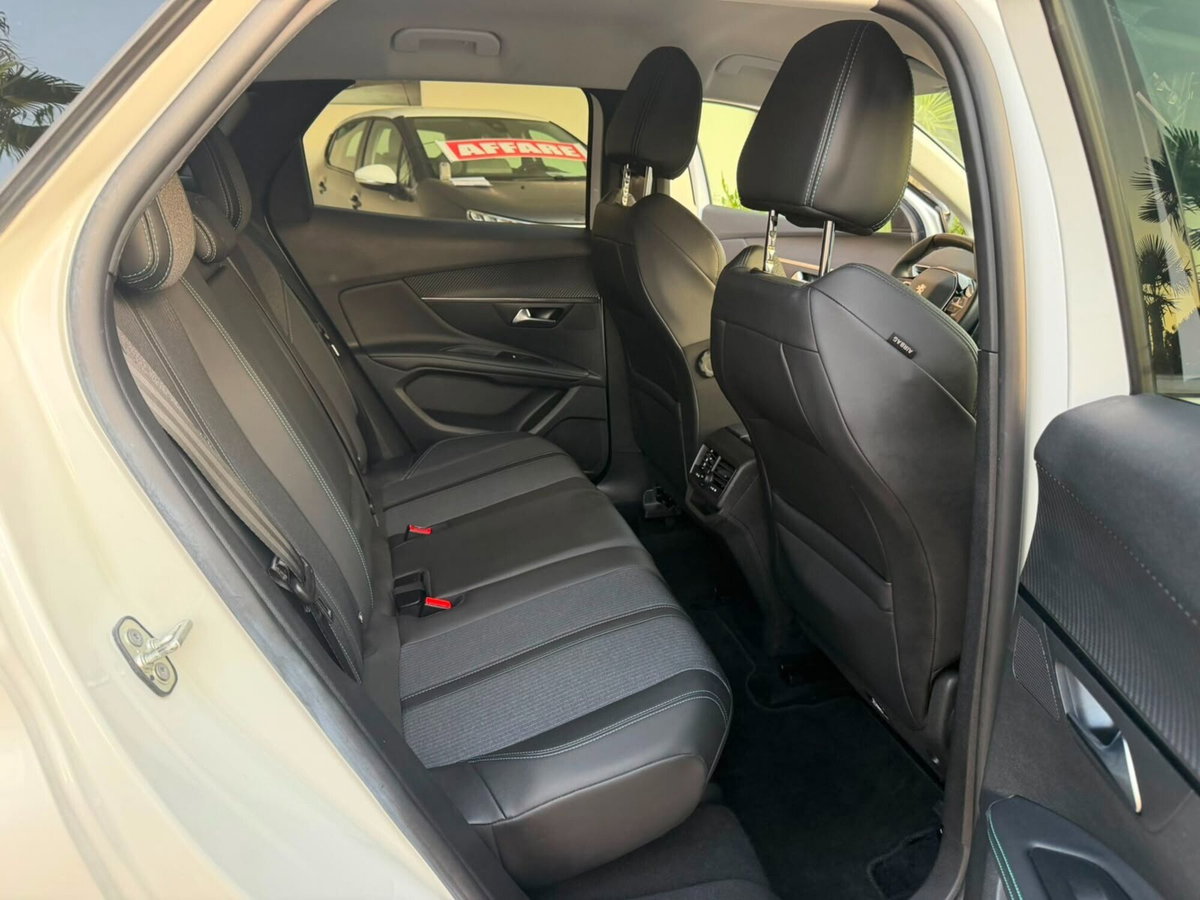 Peugeot 3008 BlueHDi 130 S&S EAT8 Allure Pack (13)