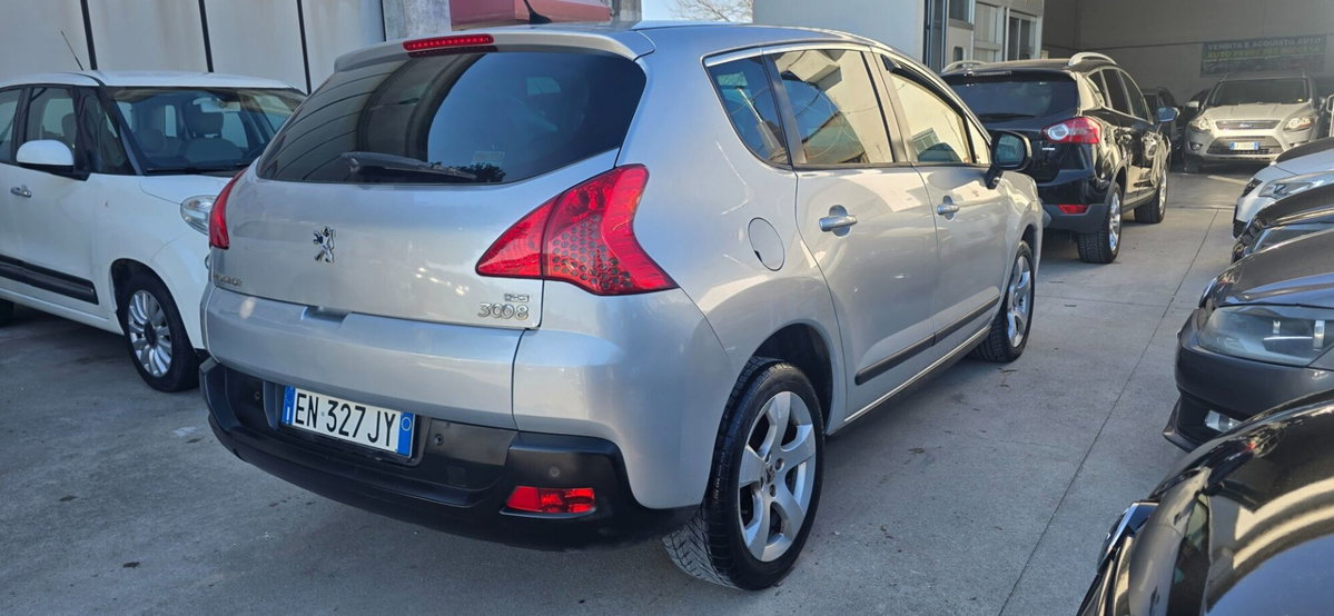 Peugeot 3008 1.6 e-HDi 112CV cambio robotizzato Stop&Start Access (7)