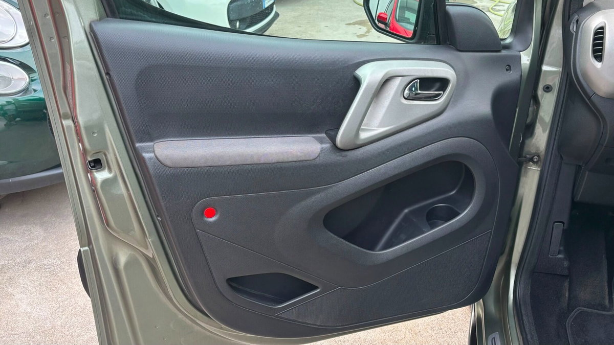 Peugeot Partner 1.6 HDi 110CV Premium (9)