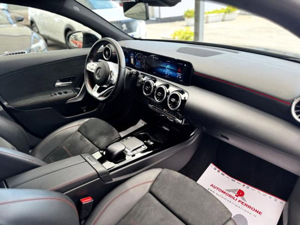 Mercedes-Benz Classe A Sedan 180 d Automatic 4p. Premium (10)