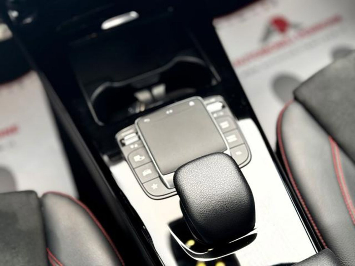 Mercedes-Benz Classe A Sedan 180 d Automatic 4p. Premium (20)