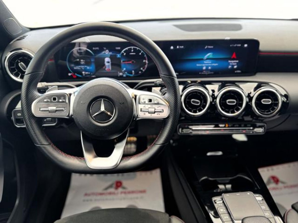 Mercedes-Benz Classe A Sedan 180 d Automatic 4p. Premium (8)