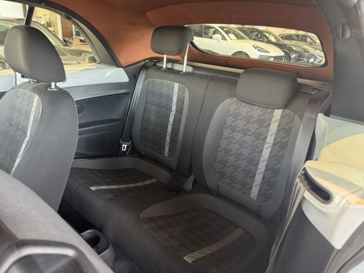 Volkswagen Maggiolino Cabrio 2.0 TDI Design BlueMotion Technology (13)