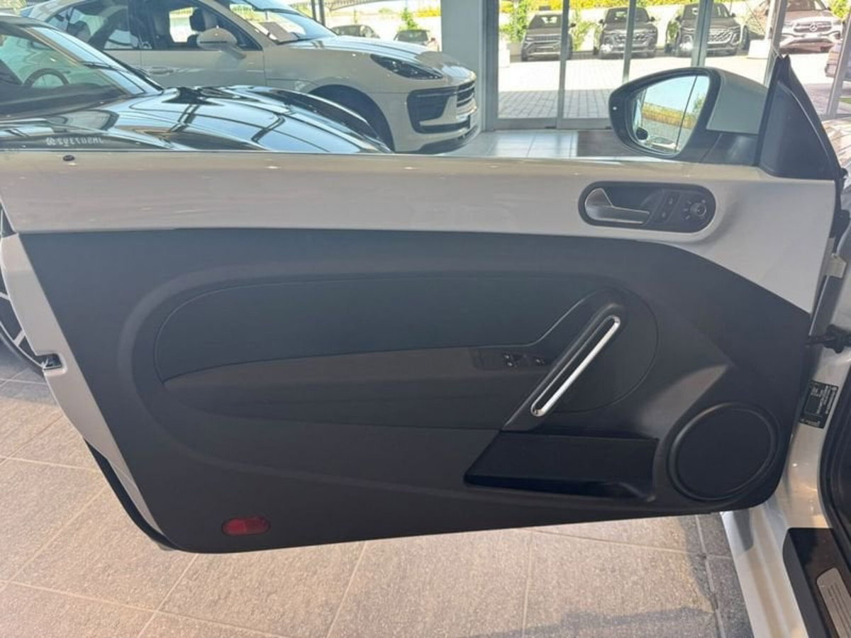 Volkswagen Maggiolino Cabrio 2.0 TDI Design BlueMotion Technology (14)