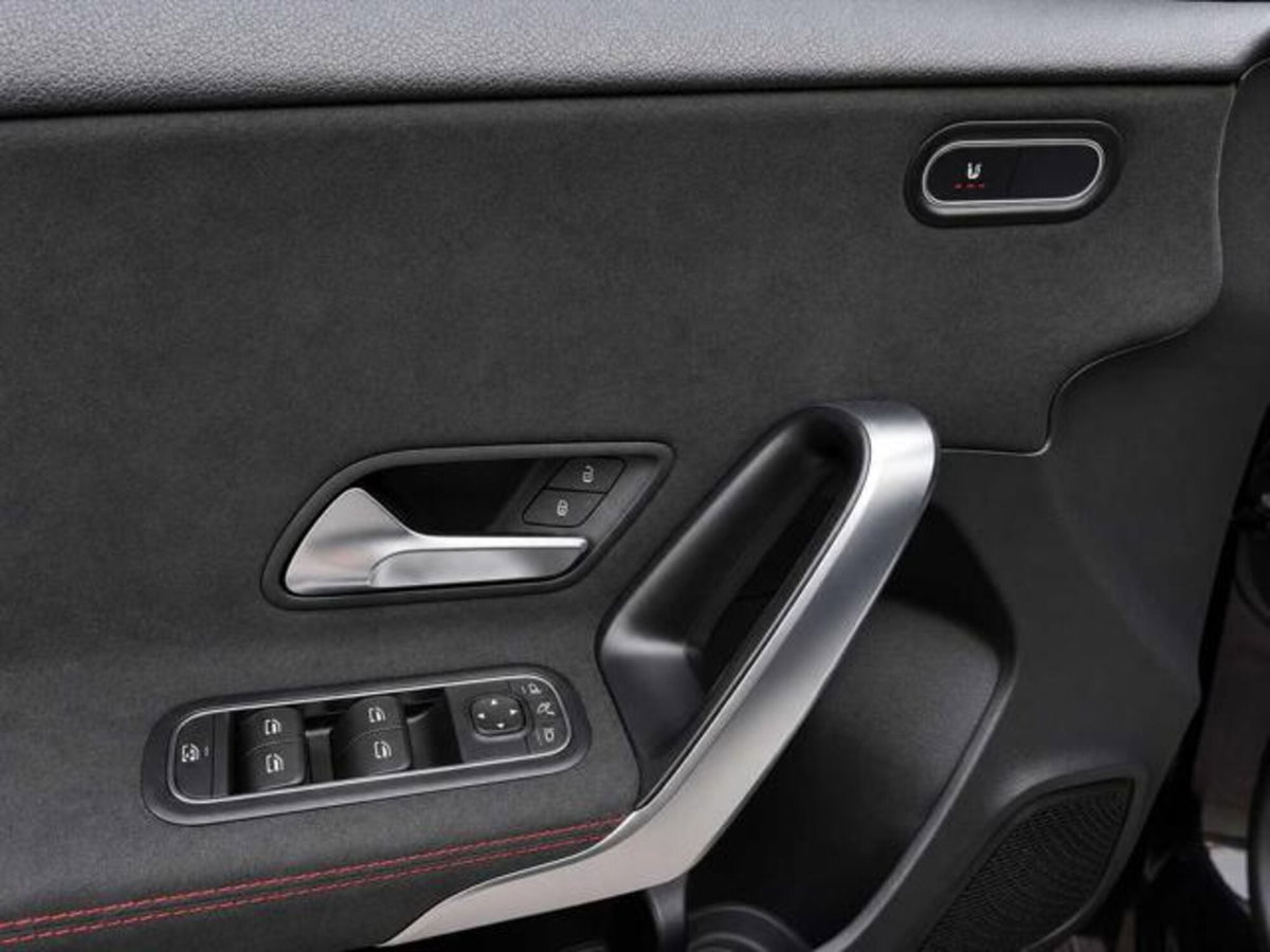 Mercedes-Benz Classe A Sedan 200 d AMG Line Premium Plus auto (9)
