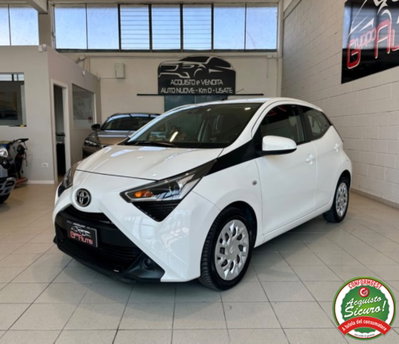 Toyota Aygo Connect 1.0 VVT-i 72 CV 5 porte x-play MMT usata