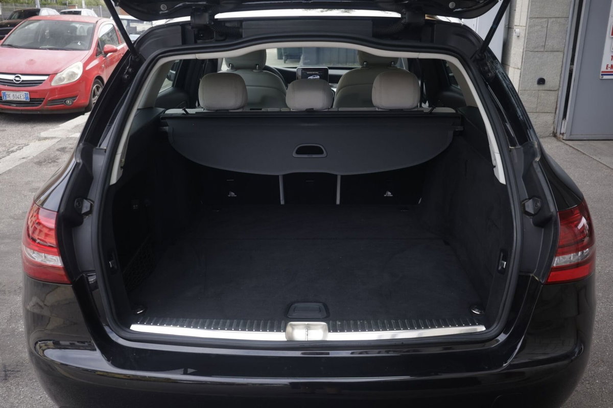 Mercedes-Benz Classe C Station Wagon 300 BlueTEC Hybrid Automatic Sport (18)