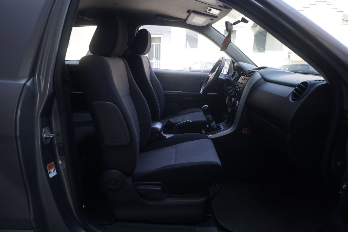 Suzuki Grand Vitara 1.9 DDiS 3 porte Offroad (10)