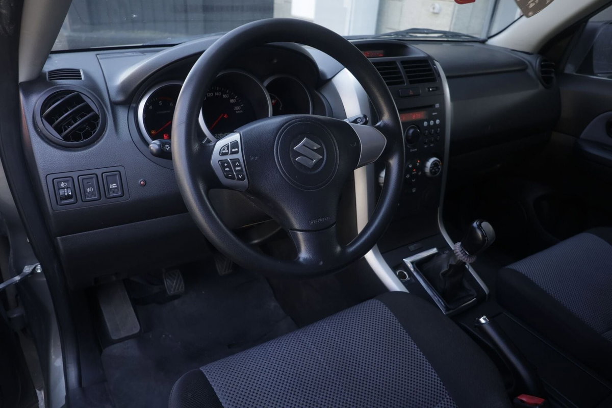 Suzuki Grand Vitara 1.9 DDiS 3 porte Offroad (14)