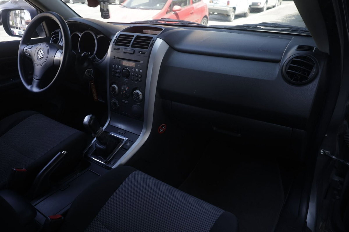 Suzuki Grand Vitara 1.9 DDiS 3 porte Offroad (8)