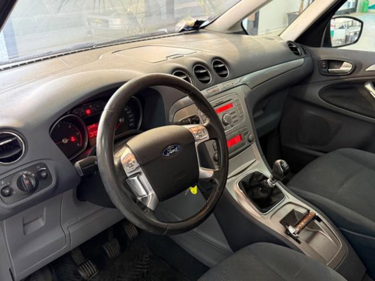 Ford Galaxy 2.0 TDCi 140 CV Ghia (13)