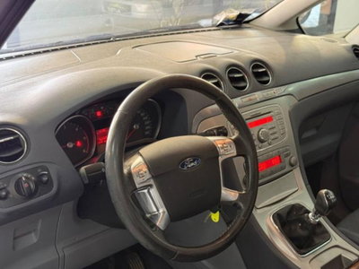 Ford Galaxy 2.0 TDCi 140 CV Ghia (14)