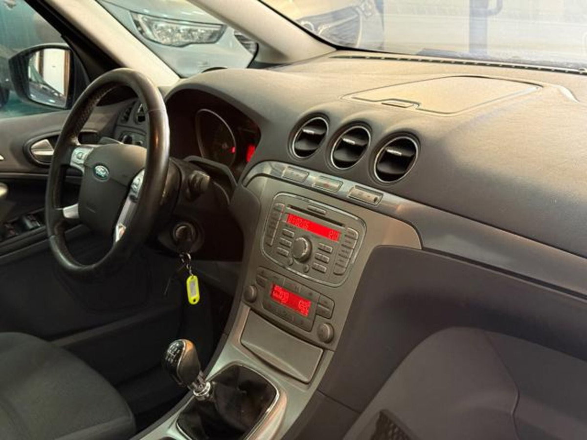 Ford Galaxy 2.0 TDCi 140 CV Ghia (15)