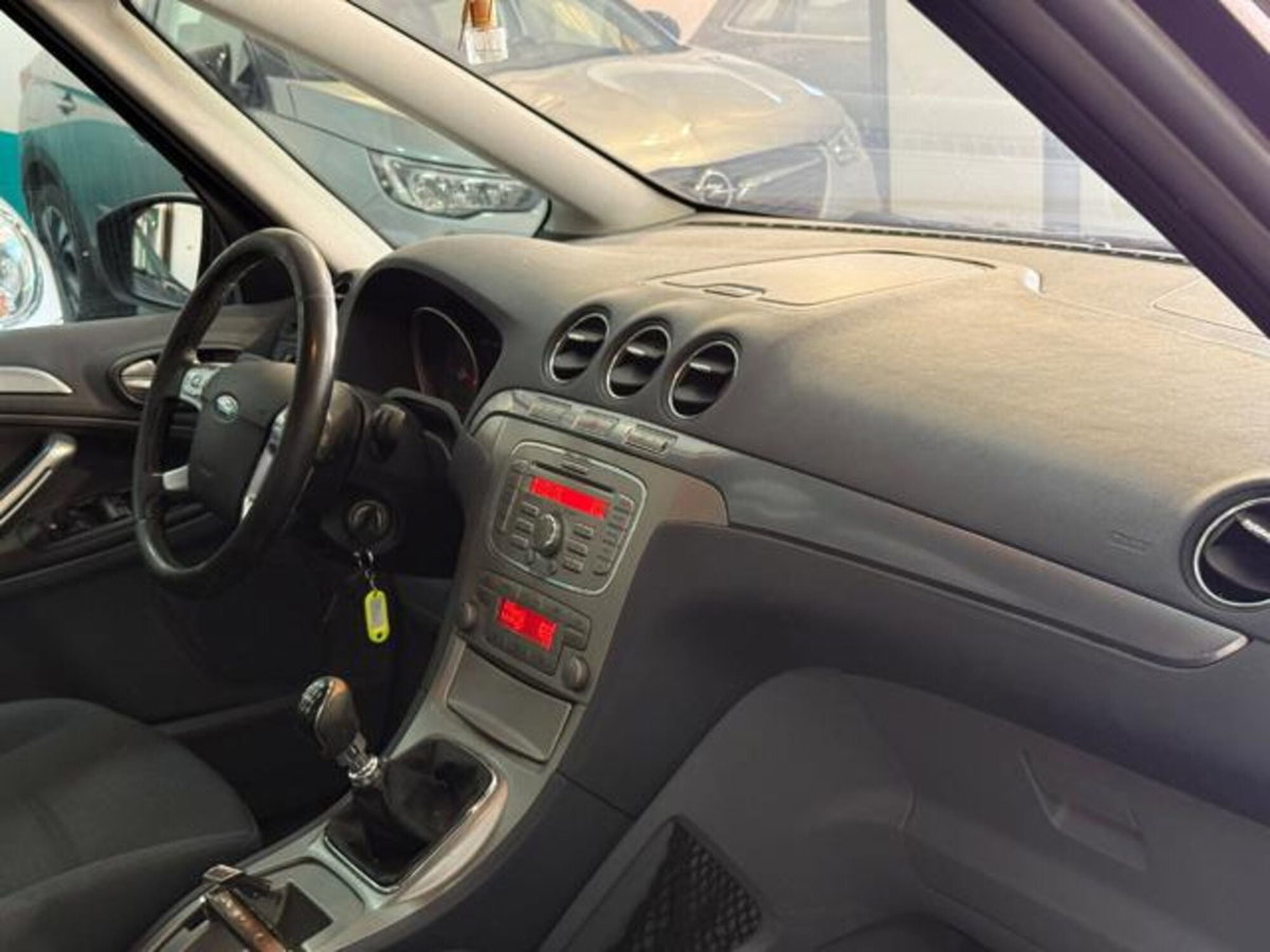 Ford Galaxy 2.0 TDCi 140 CV Ghia (16)