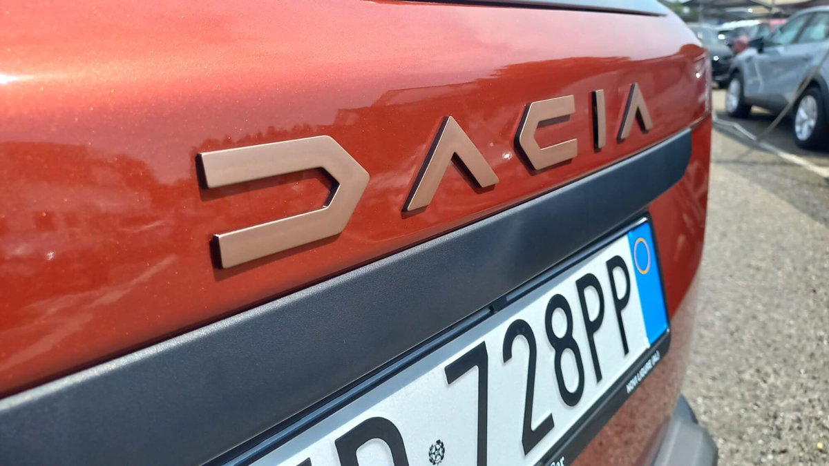 Dacia Duster 1.8 hybrid Extreme 155cv auto (8)