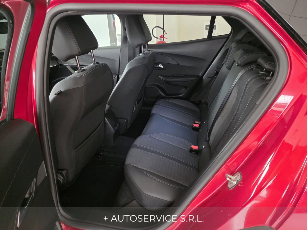 Peugeot 2008 PureTech 130 S&S EAT8 Allure (9)