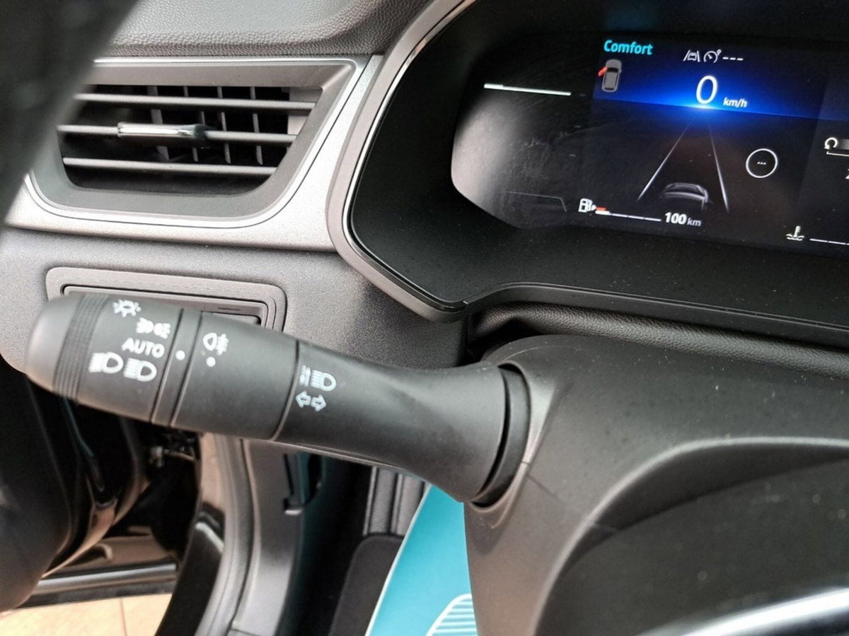 Renault Captur 1.0 tce Techno 90cv (18)